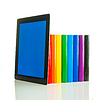 Reihe der bunten Bücher und Tablet-PC | Stock Foto
