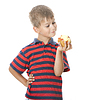 Junge hält einen Apfel | Stock Foto