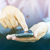Finger on smartphone - instagram colors | Stock Foto
