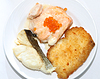 Teller mit Scheiben von Fisch | Stock Foto