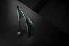 Pequeña bandera nacional de Macao sobre fondo negro | Foto de stock
