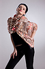 Mujer joven en la ropa de moda | Foto de stock