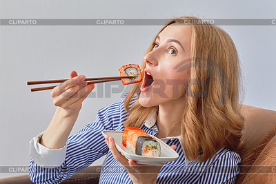 Frau, die Sushi isst | Foto mit hoher Auflösung |ID 7414818