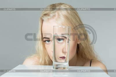 Mädchen mit Glas | Foto mit hoher Auflösung |ID 7423280