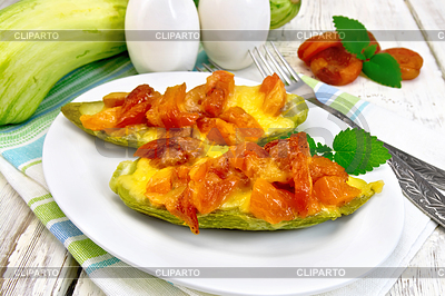 Zucchini in würziger Sauce auf Handtuch | Foto mit hoher Auflösung |ID 6354705