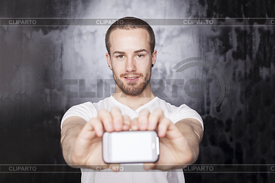 Mann mit Smartphone in der Hand | Foto mit hoher Auflösung |ID 3498483