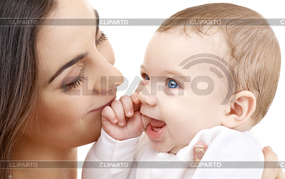 Lächelnden Baby in Mutter Hände | Foto mit hoher Auflösung |ID 3616543