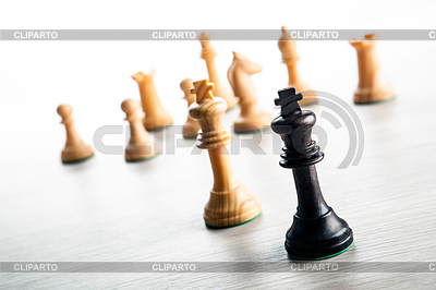 Schachfiguren auf grauem Hintergrund und schwarz und | Foto mit hoher Auflösung |ID 6621115