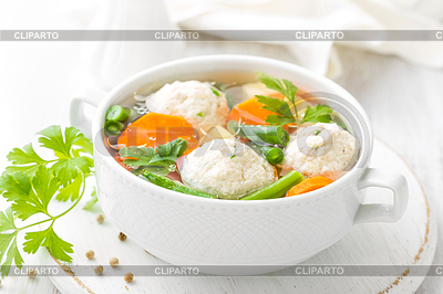 Sopa de pollo fresco con verduras y albóndigas | Foto de alta resolución |ID 6483405