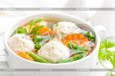Sopa de pollo fresco con verduras y albóndigas | Foto de alta resolución |ID 6483409
