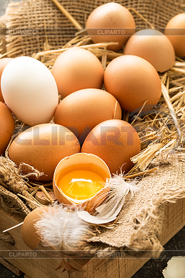Bunch of fresh brown eggs in wooden crate | High resolution stock photo |ID 6548699