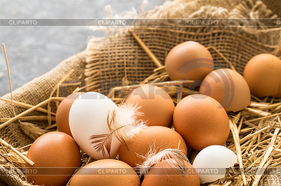 Bunch of fresh brown eggs in wooden crate | High resolution stock photo |ID 6550094