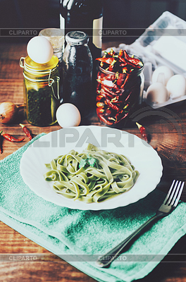 Pasta con espinacas | Foto de alta resolución |ID 6598694