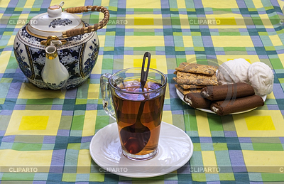 Morning tea glass tea cup, tea and sweets | Фото большого размера |ID 6009544